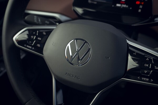 De smaakpolitie vond er al eerder wat van, maar nu krijgt Volkswagen ook nog een serieuze rechtzaak aan de broek vanwege de touch-knopjes op ID4-stuurwielen. autoweek.nl/autonieuws/art…
