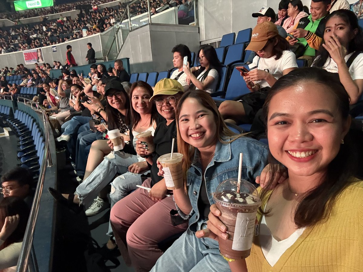 HinLYNliit's tweet photo. OGs since 2016 na puro puyat pero sobrang porud na proud 🥹❤️

Galingan mo lang palagi, V! We will always show up 💋 https://t.co/2MTtPwkwkQ