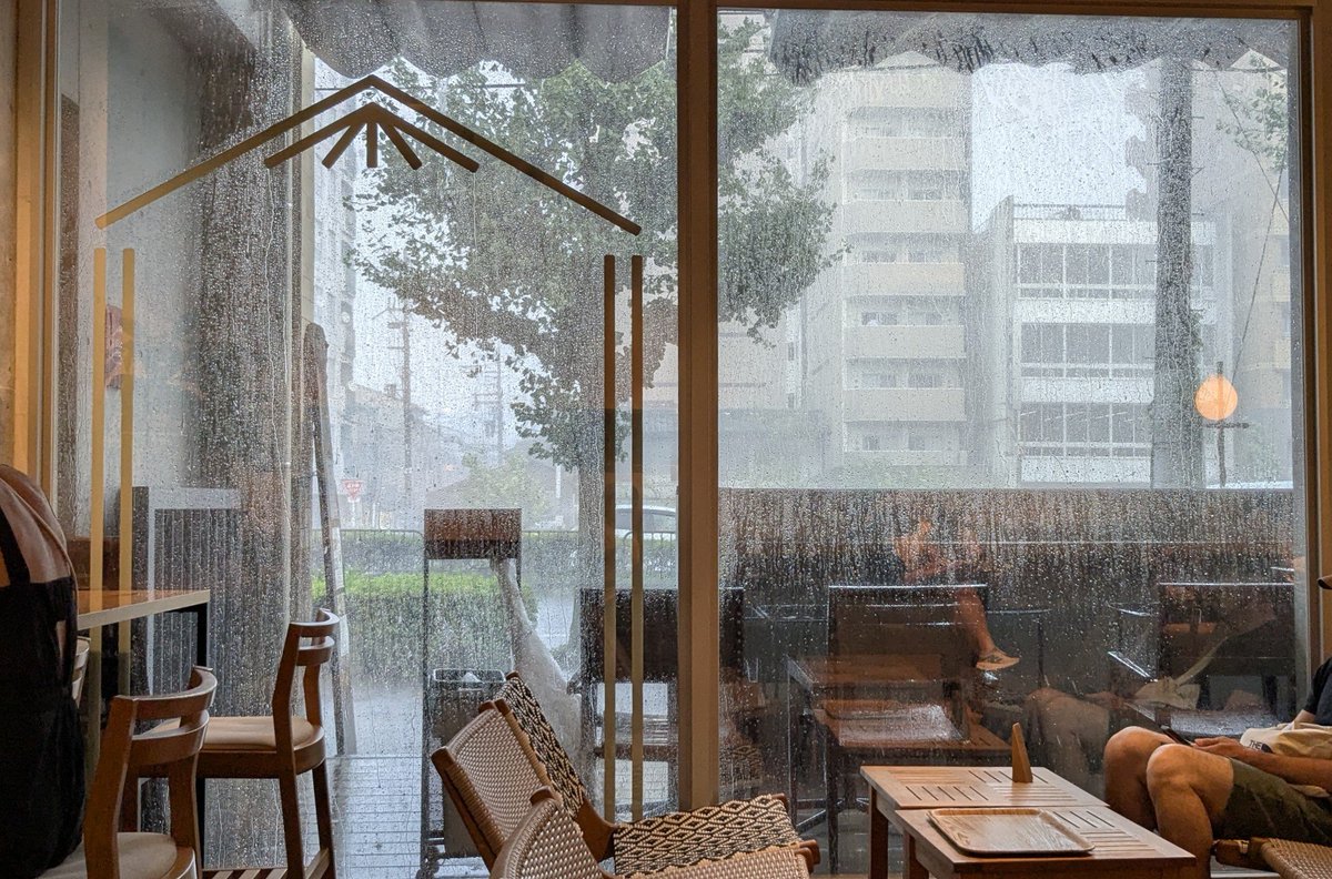 からの容赦ないゲリラ豪雨で帰路を断たれたの巻（雷こわい）