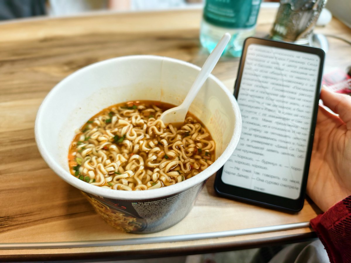 Поняла, что фотки из поезда в основном с едой... Ну, пусть повисят, ничего так вышло)