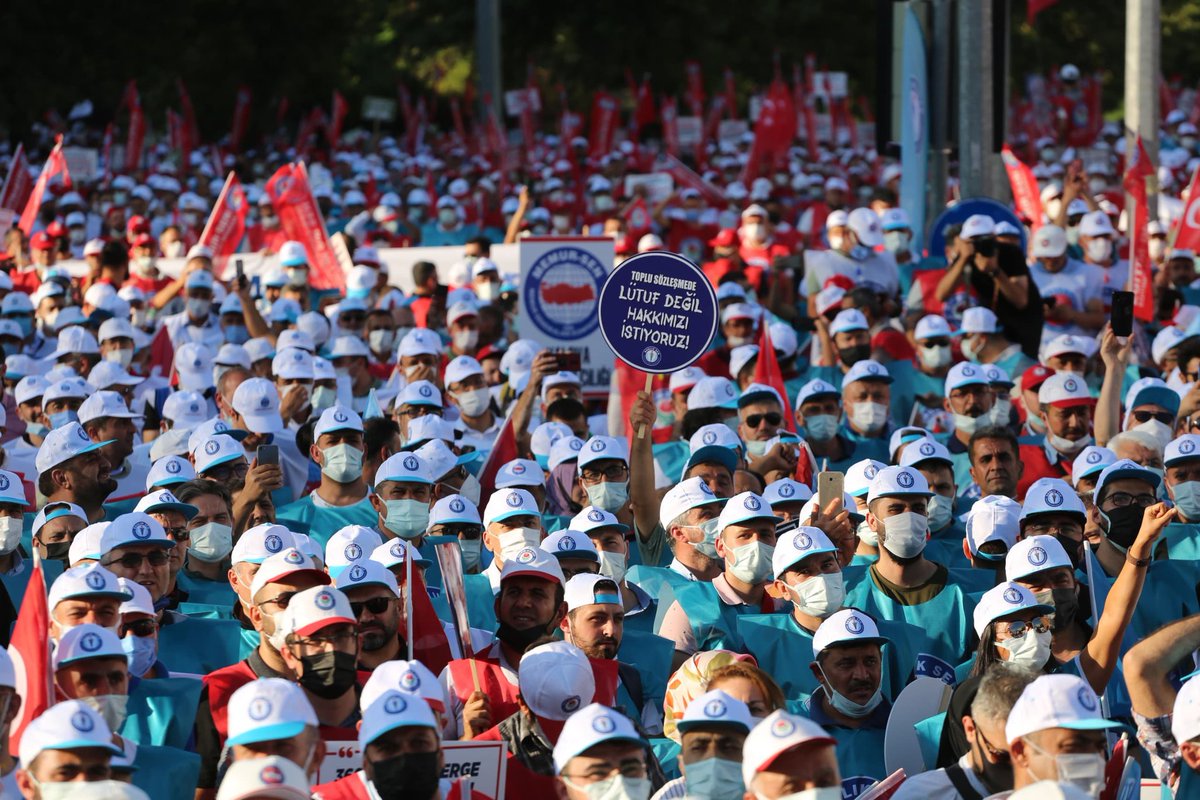 Kamu İşveren Heyeti'nin hakkaniyet ve adaletten uzak teklifini reddettiğimizi haykırmak için bir kez daha meydanlardayız.

"Formamızın ve Önlüğümüzün Hakkını İstiyoruz"

📍Ankara Anadolu Meydanı
🗓️ 18 Ağustos 2025 Pazartesi 
⏰ 14.30/Miting

#MemurAnkaraYolunda