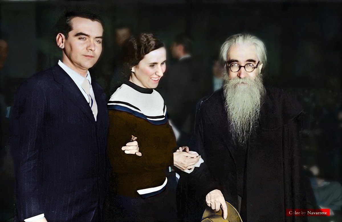 Federico García Lorca, Pura Maórtua Lombera (Pura de Ucelay) y Ramón María del Valle-Inclán en el preestreno de Yerma, Madrid, 29 de diciembre de 1934.

Pura de Ucelay fue una destacada directora teatral y promotora cultural española del siglo XX.