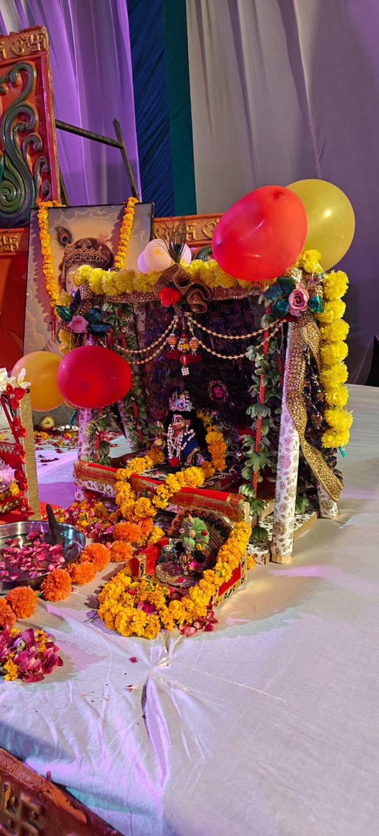 2ndpvGyc's tweet photo. GYC सोसाइटी में जन्माष्टमी उत्सव धूमधाम से मनाया गया 🙏 झांकियाँ, भजन-कीर्तन और मटकी फोड़ ने उत्सव को भक्ति और आनंद से भर दिया। #Janmashtami 

See this Instagram post by @2ndpv.gyc https://t.co/q57n0Qm9Xy https://t.co/Ed6pGzKO4d