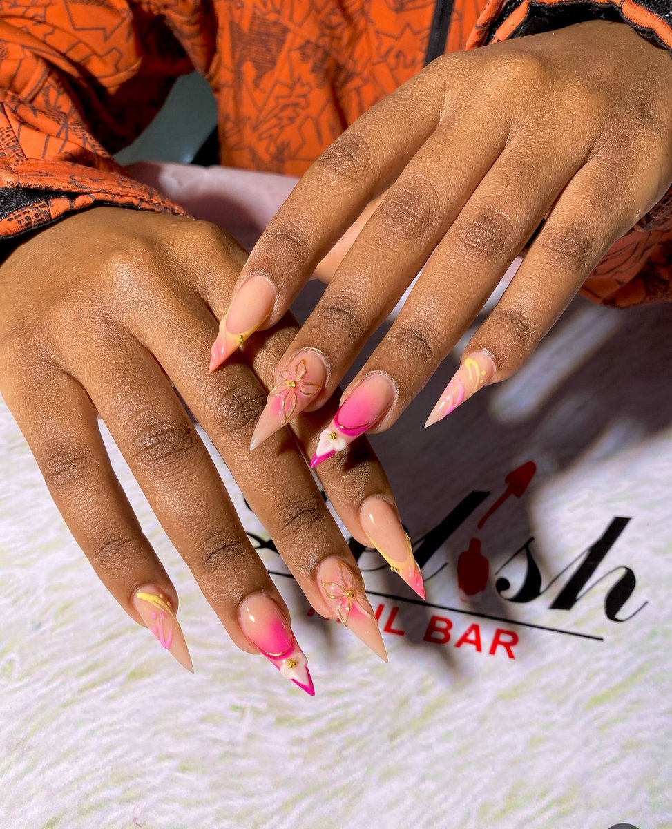 RosslynRiviera's tweet image. New week mood: Rest, recharge, and relax. 💖

​Ease into your Monday with a little self-care. Let @delish_nailbar pamper your hands and feet, so you can take on the week feeling polished and poised from head to toe.

​Your moment of bliss awaits. ✨  #ManicureMonday l