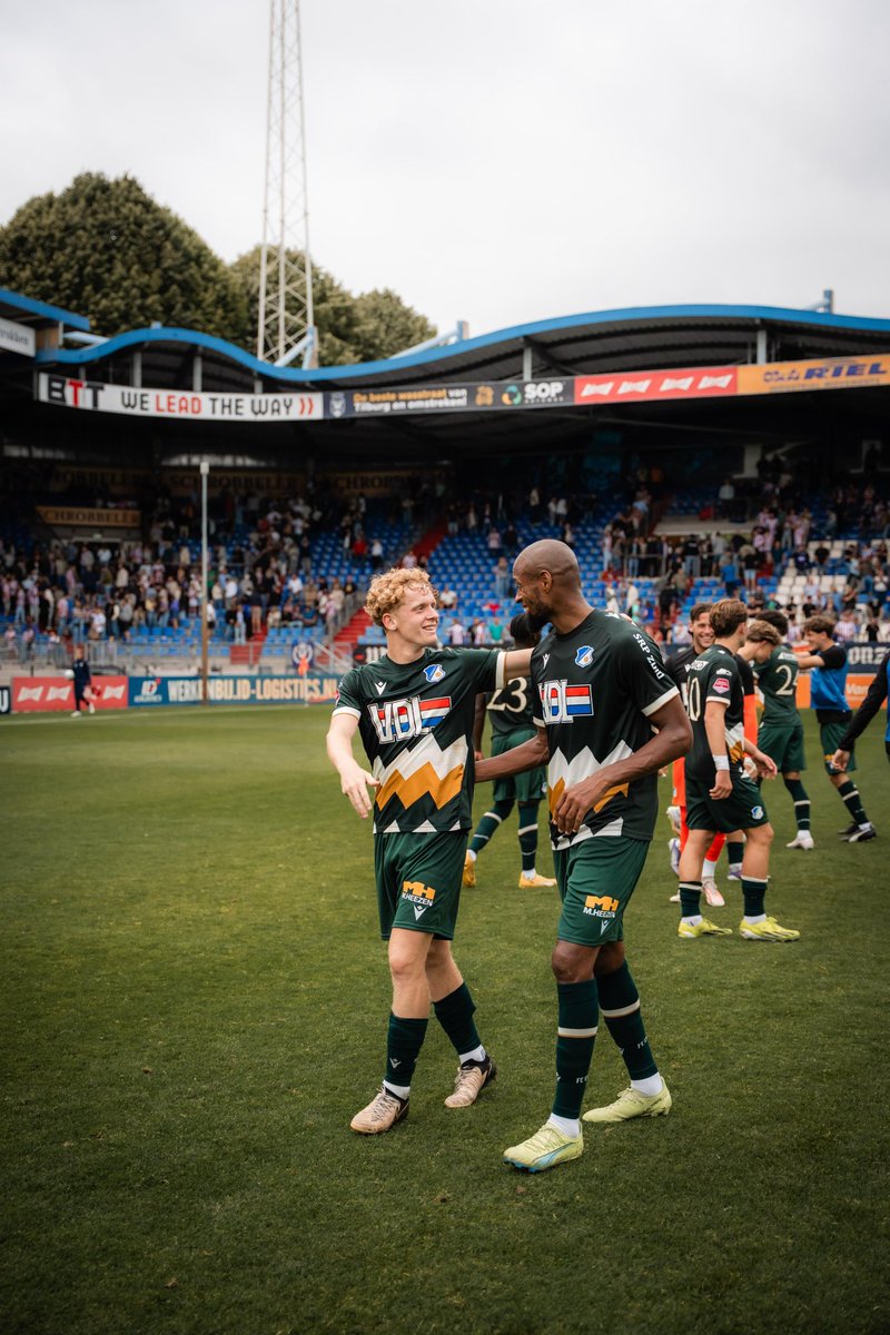 FCEindhoven's tweet photo. 𝗚𝗼𝗲𝗱𝗲𝗺𝗼𝗿𝗴𝗲𝗻 𝗕𝗹𝗮𝘂𝘄𝘄𝗶𝘁𝘁𝗲𝗿𝘀 💙🤍
We hebben in onze arm geknepen en het was geen droom…🤪
#FCEindhoven #wilFCE https://t.co/muYz6hu6VL