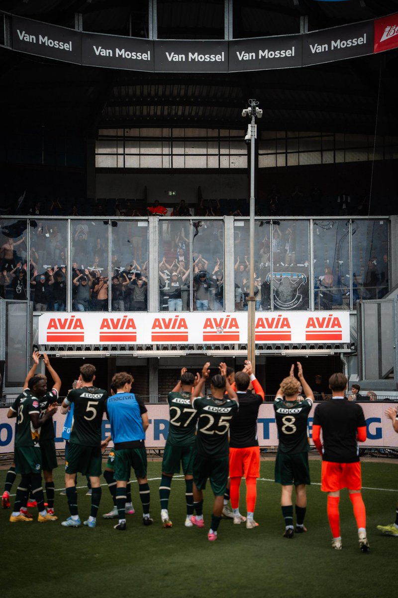 FCEindhoven's tweet photo. 𝗚𝗼𝗲𝗱𝗲𝗺𝗼𝗿𝗴𝗲𝗻 𝗕𝗹𝗮𝘂𝘄𝘄𝗶𝘁𝘁𝗲𝗿𝘀 💙🤍
We hebben in onze arm geknepen en het was geen droom…🤪
#FCEindhoven #wilFCE https://t.co/muYz6hu6VL