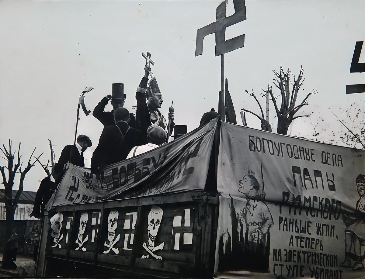 May Day demonstration in Novorossiysk, 1930.