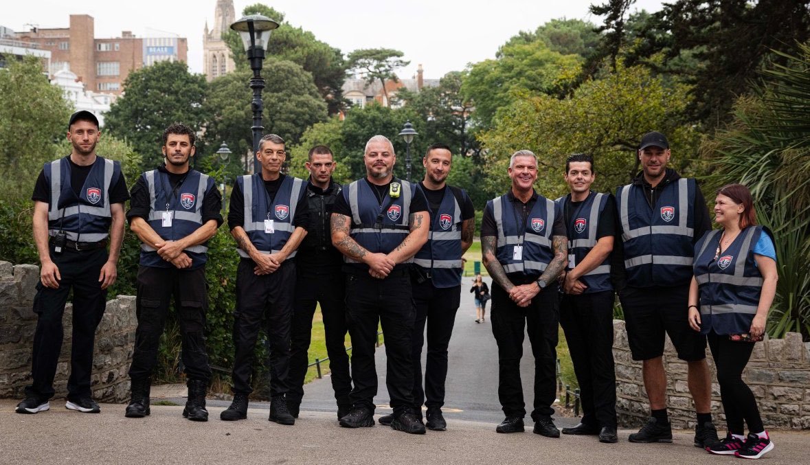 BasilTheGreat's tweet photo. 🚨In Bournemouth, locals have set up their own patrols to keep the streets safe.

The police have failed us https://t.co/9q0EIG4BBu