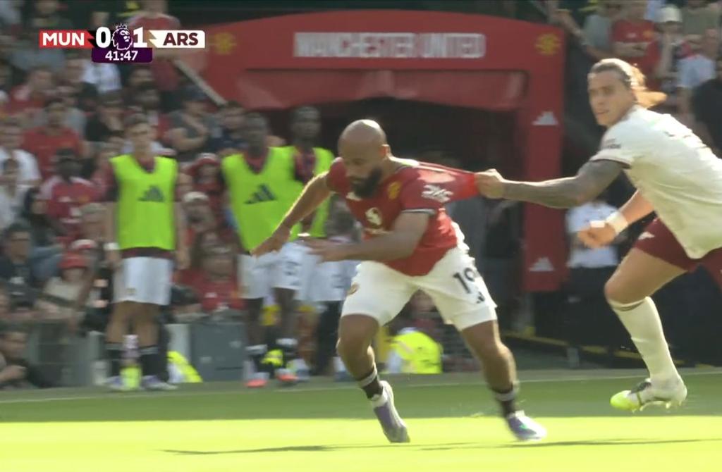 I didn't know your owner likes a Manchester United shirt. At least, your club should ask for Mbeumo's the right way and not drag his shirt!