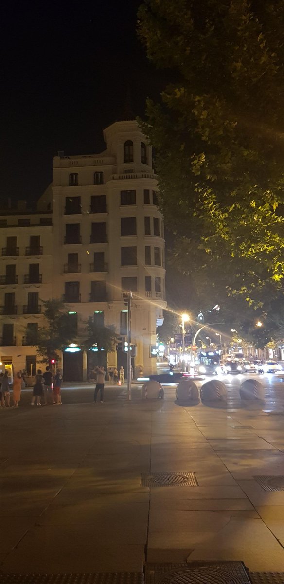 EAPMMM's tweet photo. Comencemos la semana con actitud positiva.
No pensemos que nada saldra mal, sino que lo que suceda será lo mejor para nosotros.
Nos deprimimos cuando algo no se da conforme nuestra voluntad, pero días siguientes vemos que fue lo mejor que nos pudo suceder.
#Madrid y sus noches👇 https://t.co/wzTx5s9X8x