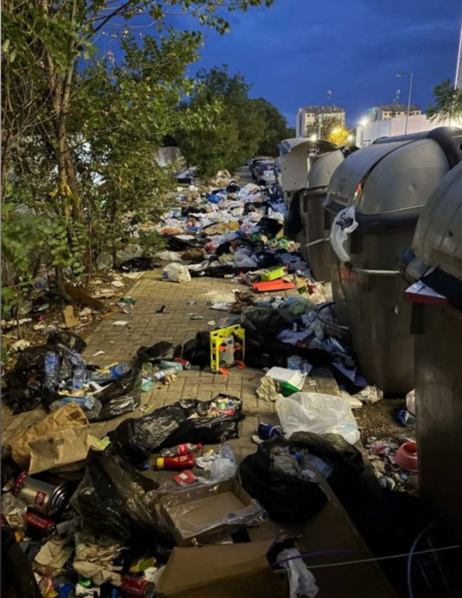 Аеродром.

Раскошна убавина.  🤮