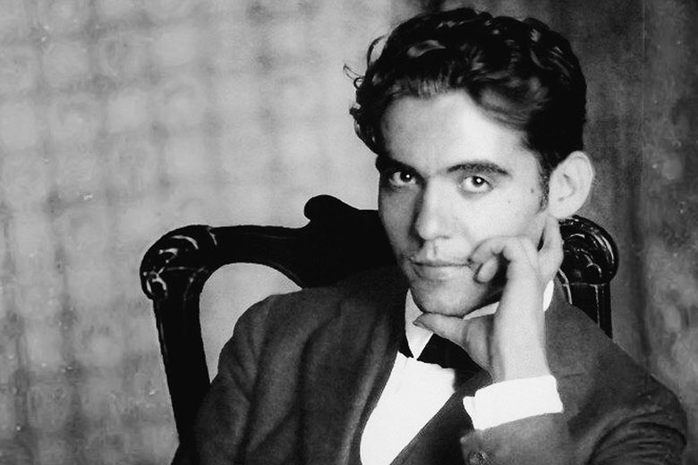 “El mar

sonríe a lo lejos.

Dientes de espuma,

labios de cielo”.

89 aniversario del asesinato de Federico García Lorca, nuestro gran poeta universal.

Sus letras, su obra, permanecerá para siempre en la memoria colectiva de quienes amamos la libertad.