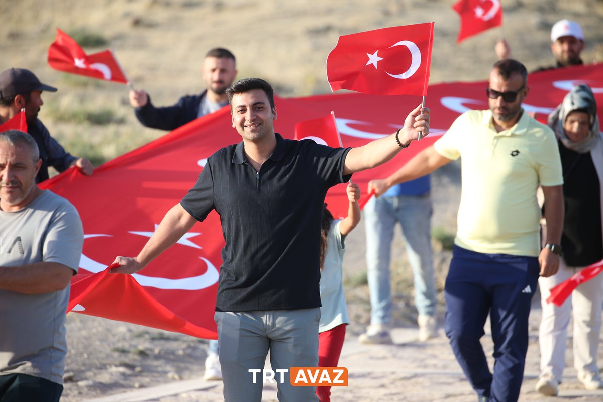 Kars’ta Ani fethinin 961'inci yıl dönümü kutlandı.

Kars'ta, Büyük Selçuklu Devleti hükümdarı Sultan Alparslan'ın 16 Ağustos 1064'te Ani'yi fethinin 961. yıl dönümü törenle kutlandı. Törende Gençlik ve Spor İl Müdürlüğünce alana getirilen 100 metrelik Türk bayrağı ile Aslanlı