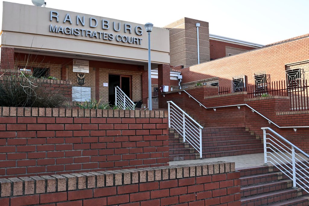 DOJCD_ZA's tweet photo. MINISTER KUBAYI CONDUCTS SPOT VISIT TO RANDBURG MAGISTRATES COURT AS PART OF #ACCESSTOJUSTICEWEEK

Minister of Justice and Constitutional Development, Mmamoloko Kubayi, has arrived at the Randburg Magistrates Court for a spot visit as part of #AccessToJusticeWeek.

The #AccessToJusticeWeek,  an annual programme, observed during Women’s Month, seeks to popularise justice services and bring them closer to communities, particularly those in rural and disadvantaged areas.

During today’s visit, Minister Kubayi will:

Interact with court officials, legal practitioners and members of the public;

Highlight government’s commitment to unblocking challenges in the justice system;

Raise awareness about services offered by the Department, including support on domestic violence matters, maintenance applications, and the expungement of criminal records.
#AccessToJusticeForAll