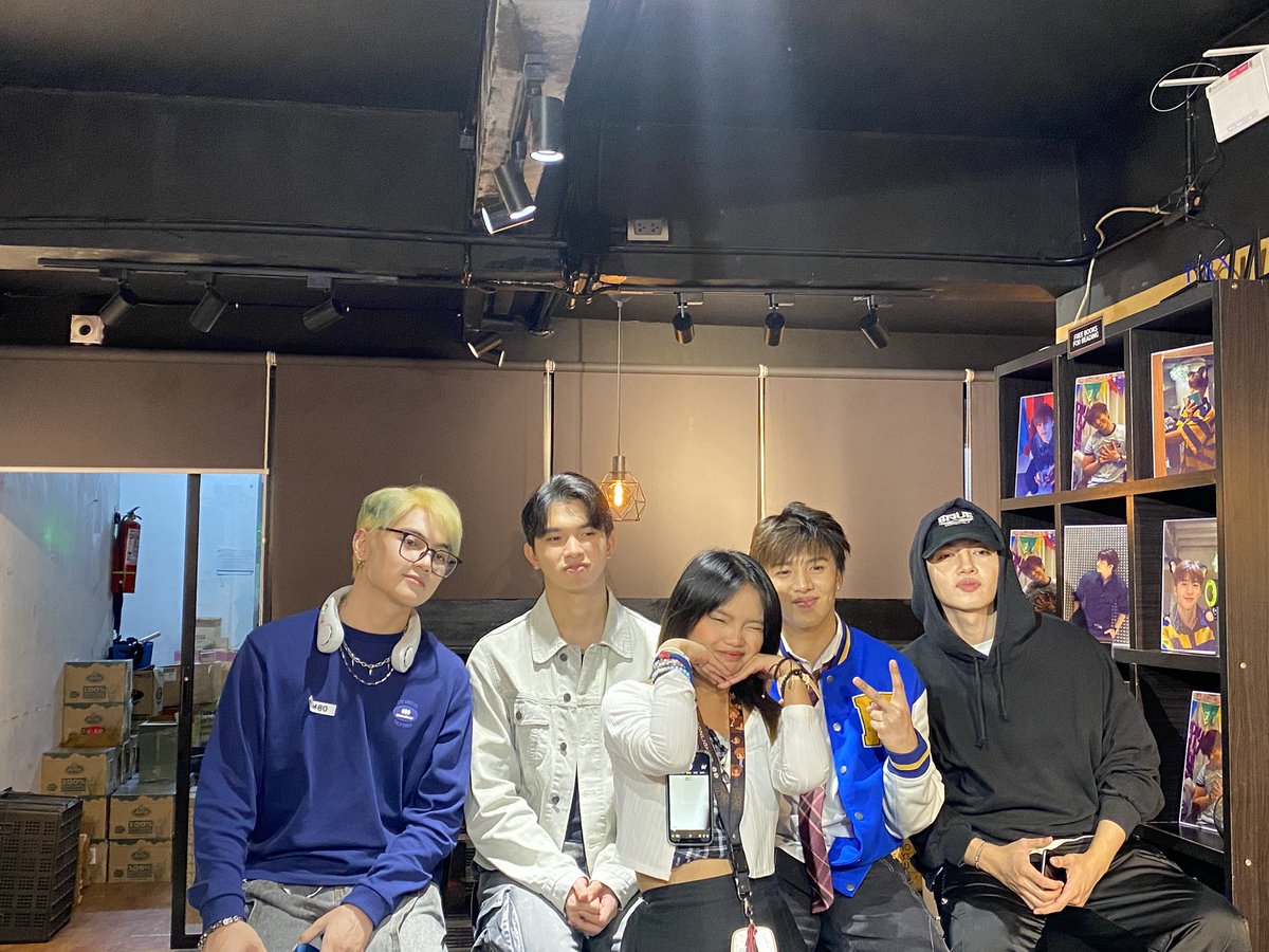 Ngayon lang po nagka signal, ito po ba yung The Four Bad Boys and Me?

UNITUNES: CLYODIES NIGHT 
#ClydeScape 
#PaintTheBeatWithClyde