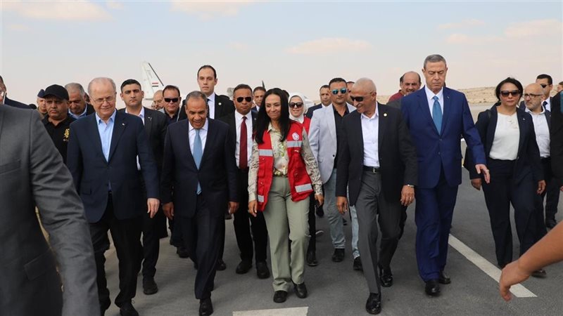 رئيس الوزراء الفلسطيني ووزير الخارجية المصري يصلان معبر رفح البري  (اكس)