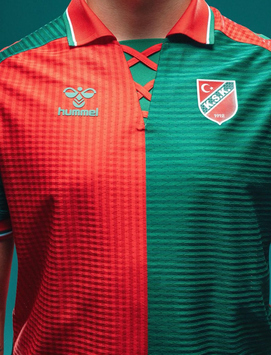Karşıyaka SK x Hummel

Half and Half with Faux Lace Collar…
we are here for this!!