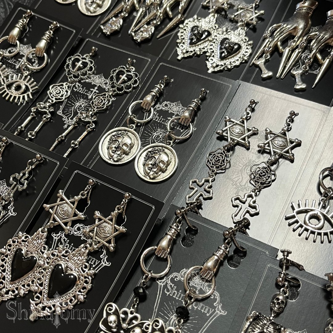 脳や心臓などの臓器や骨、人体モチーフ専門店🫀同じアイテムでもひとつひとつ色合いや造形が違うので選ぶのも楽しくなります🧠