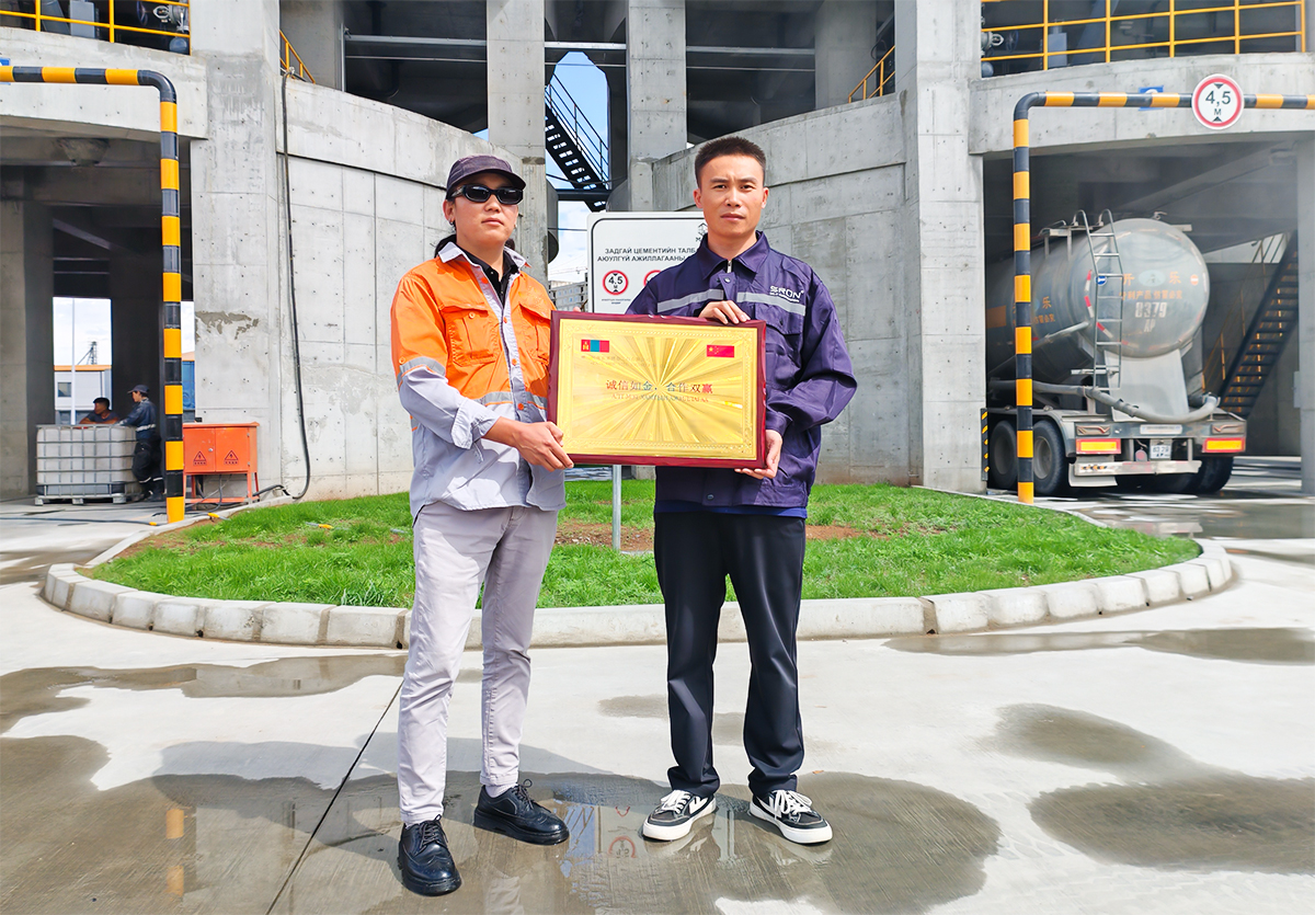 sron_silo's tweet image. Mongolia 🇲🇳 | Final acceptance passed: SRON’s 2×7,000 t cement storage silos. Turnkey delivery from silos to controls, engineered for −40 °C with smart temp control—clean conveying and stable operations.
More: cementsilo.com/news/news/sron…
#CementSilo #BulkStorage #EPC #TurnkeyProject