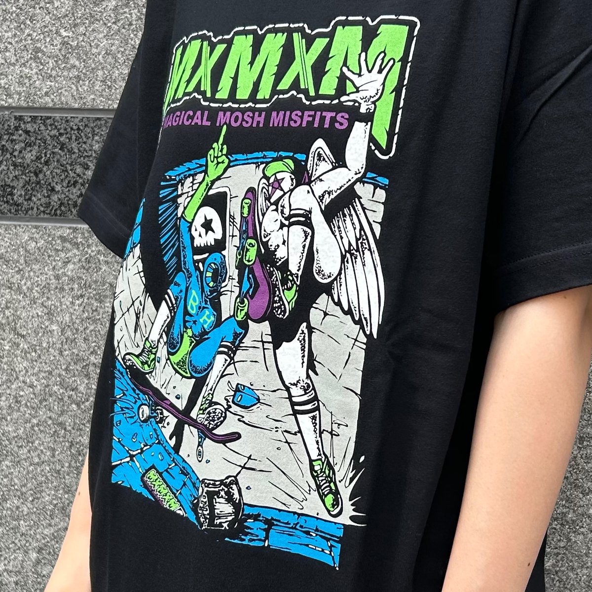 MAGICAL MOSH MISFITS💜🩷
(マジカルモッシュミスフィッツ)
✖️
キン肉マンコラボTEE！

ブラックホールとペンタゴンの四次元殺法コンビがMxMxMならではのテイストで描かれたコラボデザインTシャツ✨

もも160cm/TEE L、ボトムS
【¥11,000以上のご注文で送料無料！】
warp-osaka.com/c/brand/magica…