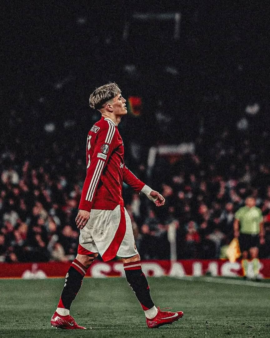 You can only choose one to play for Chelsea

Xavi Simons                                   Garnacho