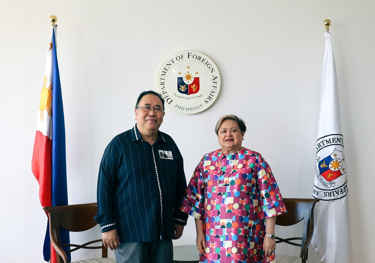 Ma. Theresa P. Lazaro (@useclazaro) on Twitter photo A productive meeting with <a href="/PHRCSOfficial/">PHRC Secretariat Philippines</a> Executive Director Severo Catura to discuss the Philippines' initiatives and contributions at the <a href="/ASEAN/">ASEAN</a> Intergovernmental Commission on Human Rights #AICHR, including activities during our 🇵🇭 Chairship next year. A productive meeting with <a href="/PHRCSOfficial/">PHRC Secretariat Philippines</a> Executive Director Severo Catura to discuss the Philippines' initiatives and contributions at the <a href="/ASEAN/">ASEAN</a> Intergovernmental Commission on Human Rights #AICHR, including activities during our 🇵🇭 Chairship next year.