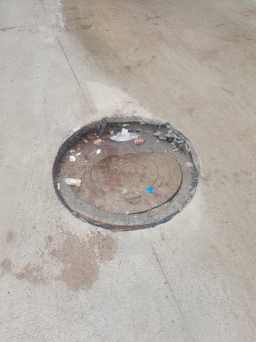 vivek7007's tweet photo. @CommissionrGHMC @GHMCOnline #GHMC
From 12 days our colony people are back to back requesting for replacement of the man hole.

Concern person accountable is delaying alot due to which it creating problem for the people in the community.

Kindly request you to repair at earliest. https://t.co/VP1IBsJ2dx