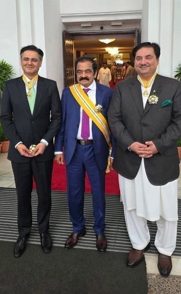 اس طرح پرائیویٹ سکولز میں پلے گروپ کے سارے بچوں کو میڈل پہناتے ہیں کہ کوئی بچہ ناراض نہ ہو جائے۔