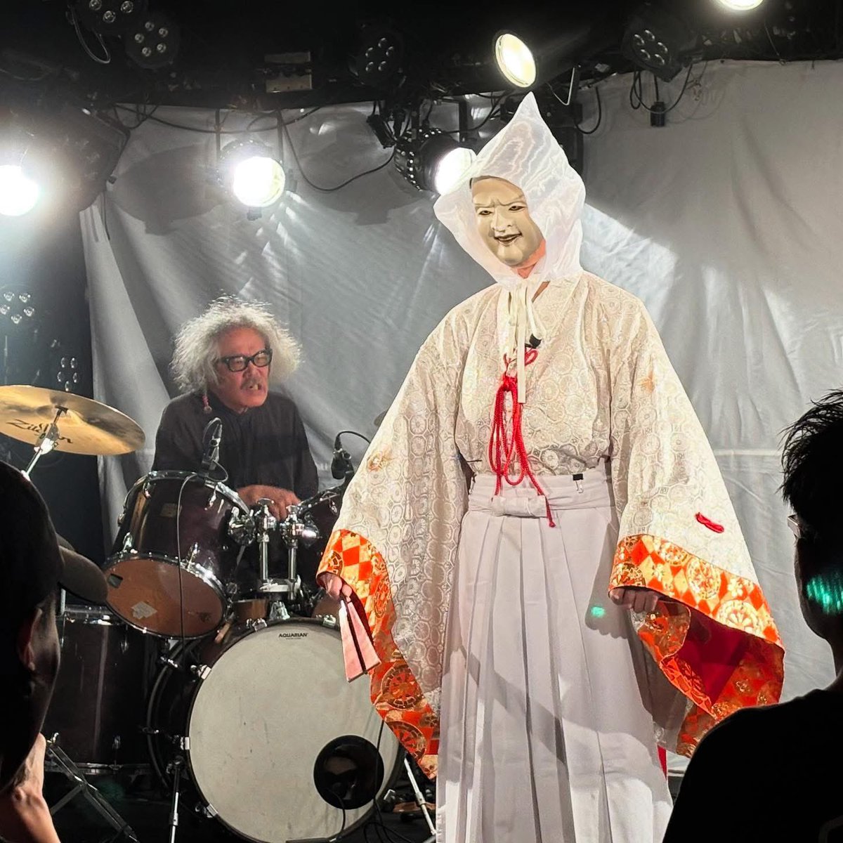 TO FUTURE tweet media