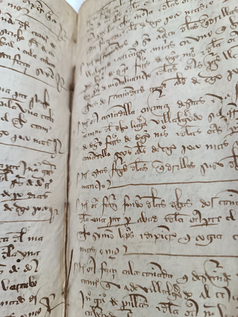 603 años después...
Fragmento de una escritura notarial, del año 1422, escrita en cuadernillo de pergamino, en perfecto estado de conservación...