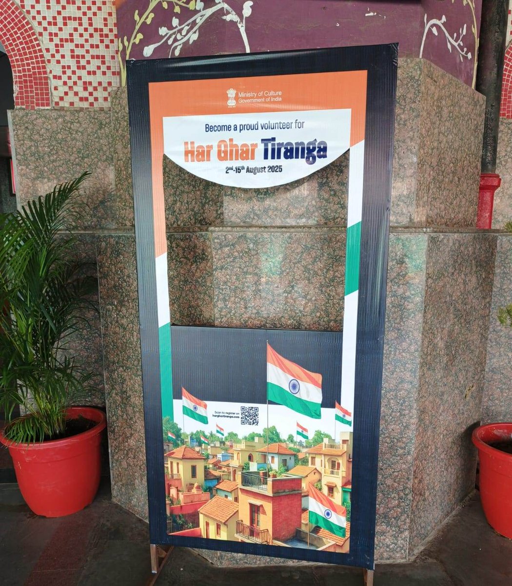 drm_lko's tweet photo. 📸🚉 To commemorate 💯 glorious years of Lucknow ‘Charbagh’ stn, special Selfie Points have been set up at the station, offering passengers a unique way to capture memories at this iconic landmark. #100YearsOfCharbaghStation #100yearsOfExcellence @RailMinIndia @RailwayNorthern https://t.co/HAO6ye7OZ6