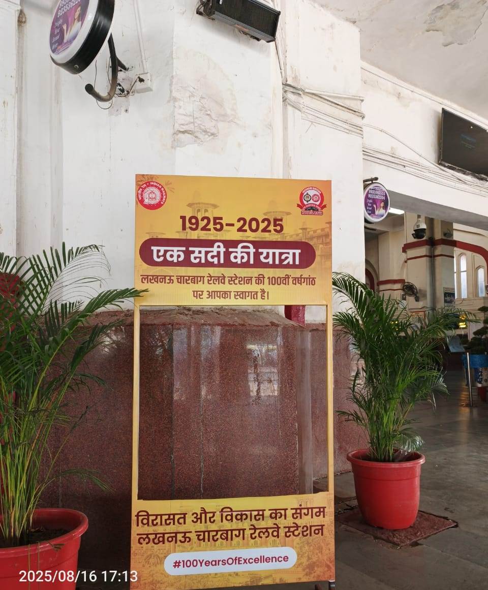 drm_lko's tweet photo. 📸🚉 To commemorate 💯 glorious years of Lucknow ‘Charbagh’ stn, special Selfie Points have been set up at the station, offering passengers a unique way to capture memories at this iconic landmark. #100YearsOfCharbaghStation #100yearsOfExcellence @RailMinIndia @RailwayNorthern https://t.co/HAO6ye7OZ6