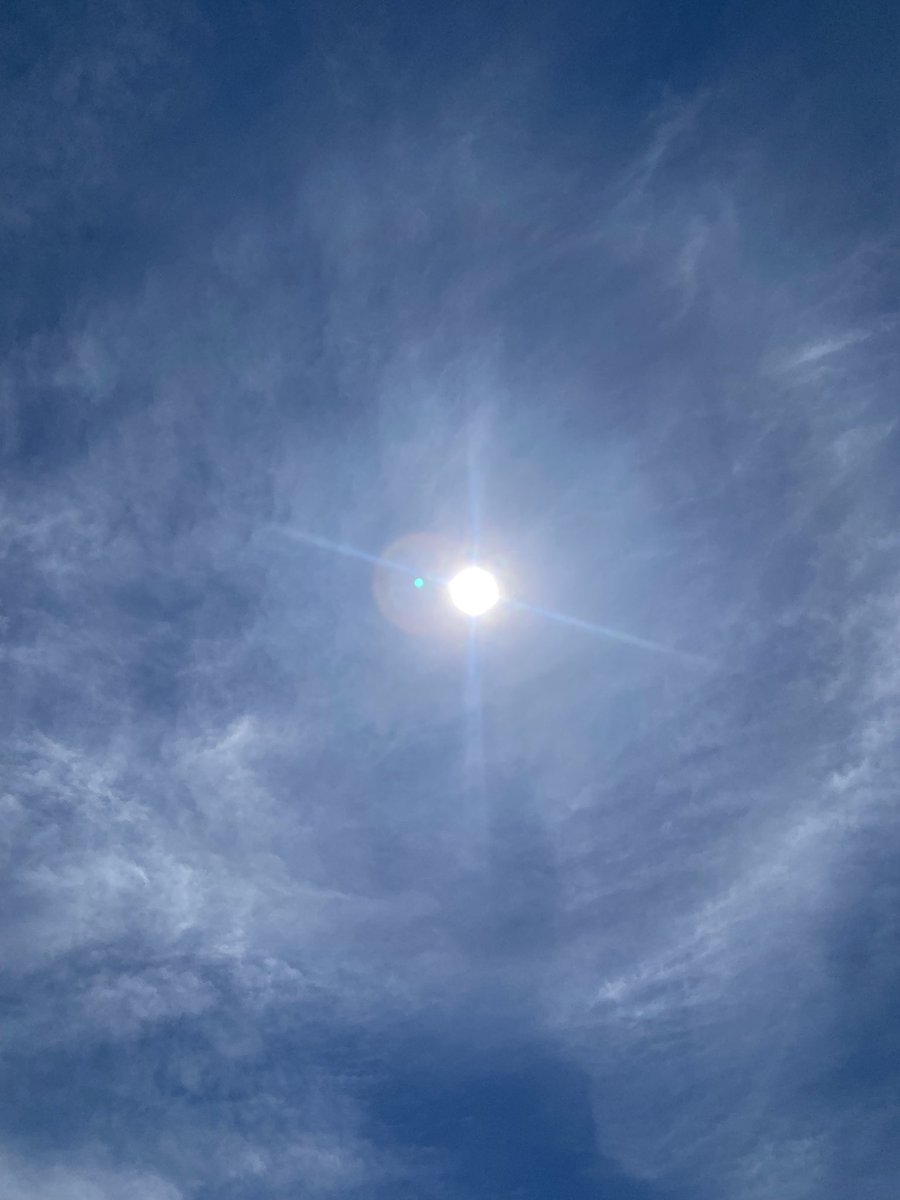 今日は お空がすごいね🥰

有難いね～🙏😊

今日も午後からカウンセリングだったの。
めっちゃ話が盛り上がり めっちゃ楽しかった～😆😆😆

いつも本当にありがとうございます🙏😊🌸🌸🌸🙇‍♂️