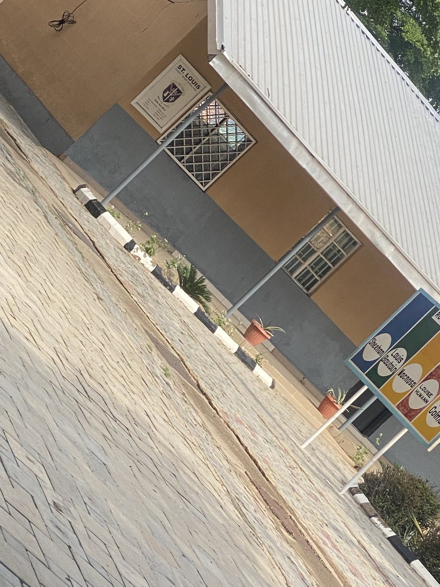 Men dey really try, kaiii! 😳
I carry my nephew go St. Louis Primary entrance exam today, I hear two women dey gist about how their husband dey spend. 3M for house rent, 1M+ for school fees for pikins. A haka, babu kudin abinci, health wahala, transport, cloth, and other daily