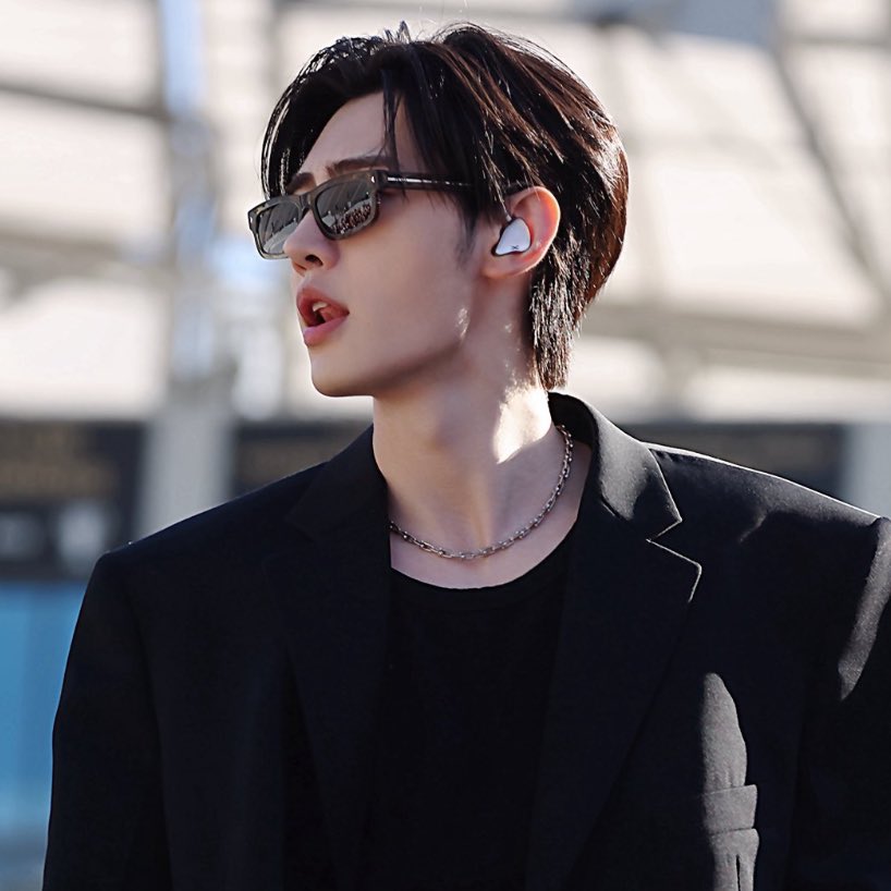 nics 𝜗𝜚 tweet media