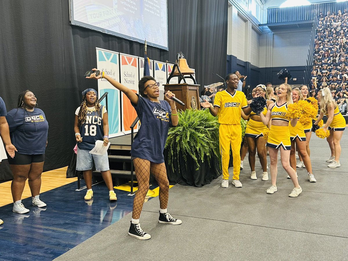 UNCG's tweet photo. UNCG welcomed first-year students this morning at #NAV1GATEUNCG, a high-energy convocation focused on success, leadership, and belonging. ๐๐
New Spartans explored campus, connected with peers, and began their journey at the G.
#UNCGWay #Back2UNCG https://t.co/ktGsXlB1KO