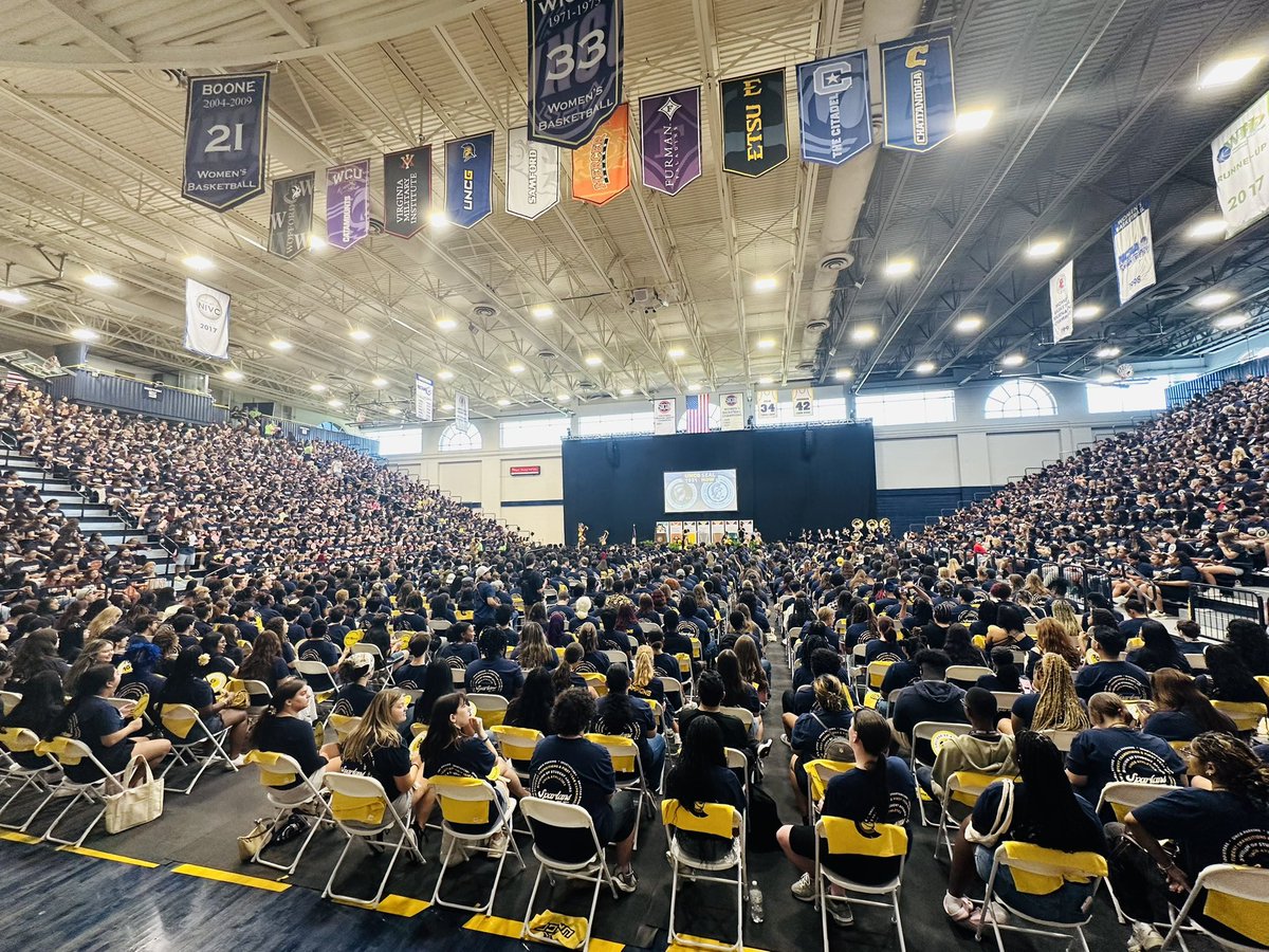 UNCG's tweet photo. UNCG welcomed first-year students this morning at #NAV1GATEUNCG, a high-energy convocation focused on success, leadership, and belonging. ๐๐
New Spartans explored campus, connected with peers, and began their journey at the G.
#UNCGWay #Back2UNCG https://t.co/ktGsXlB1KO