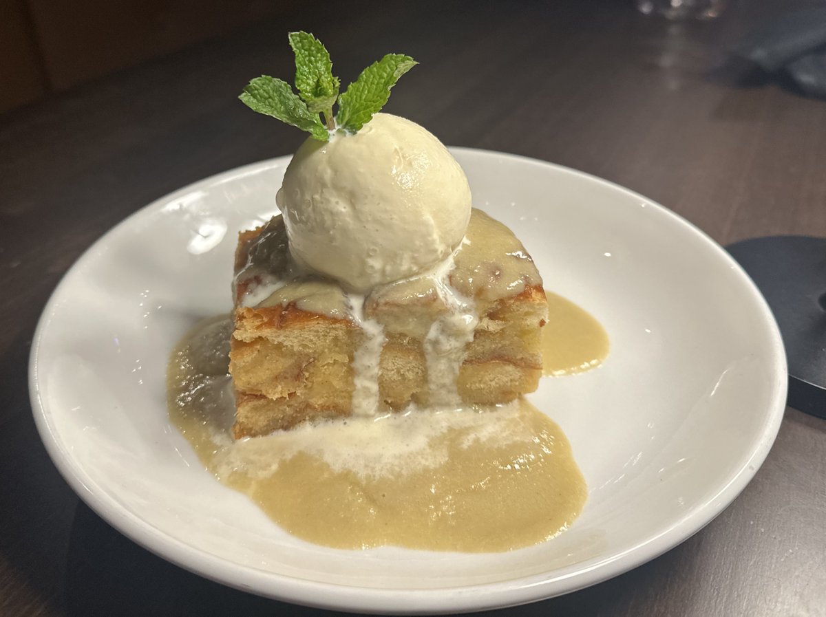 PlanetHollywood's tweet photo. 1991 Pricing. 1991 Vibes. 2025 Energy. 🎬

🍜 Asian Chicken Salad
🍝 Margherita Pasta – $9.95
🍰 White Chocolate Bread Pudding – $5.95
…and more!

📍 NYC ONLY
⏰ Served daily 11am–3pm | Limited Time Only
#PlanetHollywoodNYC #1991Vibes #LunchThrowback #NYCEats https://t.co/JzYXbjQWTV