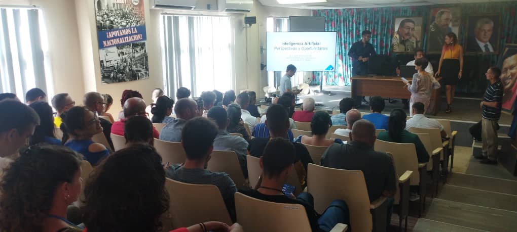 Este lunes continuamos con nuestras Jornadas de Transformación Digital enfocadas en Inteligencia Artificial, esta vez desde el centro de Cuba, en la ciudad de Sancti Spíritus.

#UICuba #TransformaciónDigital