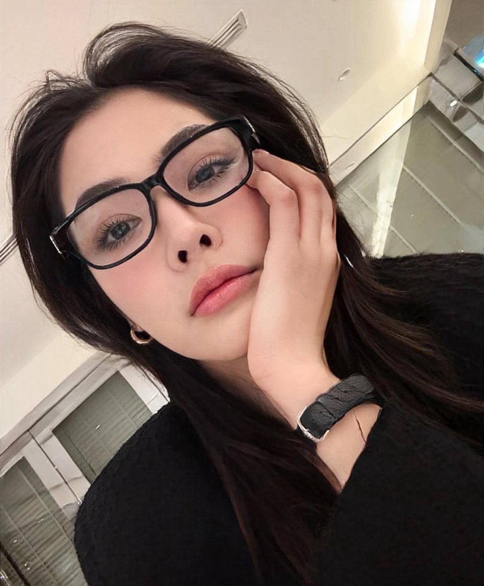 — HERRRR 🫠💛

#FayePeraya