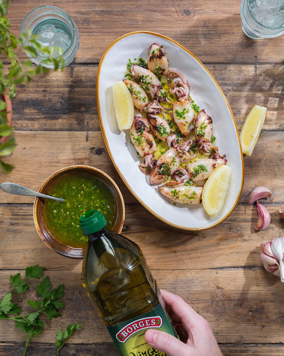 🦑 CHIPIRONES A LA PLANCHA 🦑

¡Nada como unos chipirones recién hechos para disfrutar del verano! Prepáralos en casa en solo 15 minutos. 😉

Receta aquí 👉🏼 bit.ly/Chipirones-Pla…