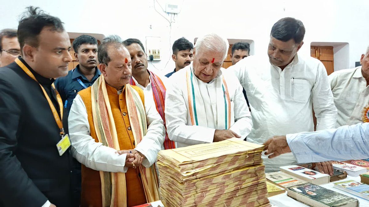 Mithi_IAS2011's tweet image. श्री जगदम्बा हिंदी पुस्तकालय, बड़हिया (1923-2023) के शताब्दी समारोह का भव्य आयोजन। माननीय राज्यपाल श्री आरिफ़ मोहम्मद खाँ, उप मुख्यमंत्री श्री विजय कुमार सिन्हा व श्री संजय कुमार सिंह की गरिमामयी उपस्थिति। इस अवसर पर कॉफ़ी टेबल बुक “लखीसराय: प्राइड ऑफ़ बिहार” समर्पित।