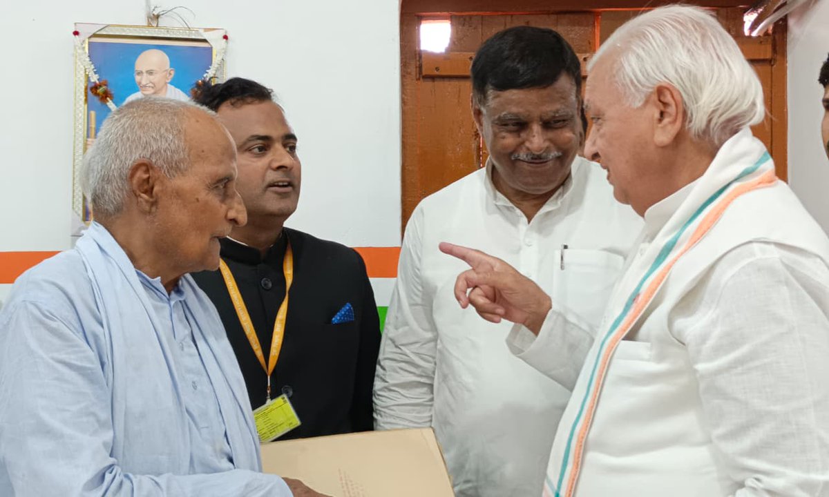 Mithi_IAS2011's tweet image. श्री जगदम्बा हिंदी पुस्तकालय, बड़हिया (1923-2023) के शताब्दी समारोह का भव्य आयोजन। माननीय राज्यपाल श्री आरिफ़ मोहम्मद खाँ, उप मुख्यमंत्री श्री विजय कुमार सिन्हा व श्री संजय कुमार सिंह की गरिमामयी उपस्थिति। इस अवसर पर कॉफ़ी टेबल बुक “लखीसराय: प्राइड ऑफ़ बिहार” समर्पित।