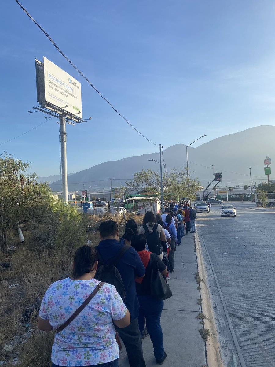 Así amanecemos los vecinos de #SantaCatarina, donde están los 40 camiones nuevos que llegaron hace unas semanas a la ruta #203 ?? <a href="/samuel_garcias/">Samuel García</a> <a href="/FranciscoleonJf/">Francisco León</a> <a href="/SalimosDelPacto/">Cuenta que avisa cuando NL salga del pacto fiscal</a> <a href="/nmas/">NMás</a> <a href="/cesarmty/">César Cepeda</a> <a href="/angelcharlsmty/">Angel Charles</a> <a href="/JulioCesar_Cano/">Julio César Cano</a>