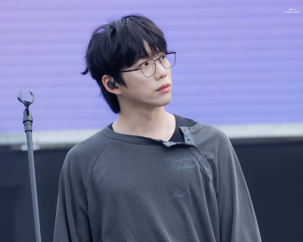 250816 안산 여르미오 페스티벌 권정열 

무대에 깜고가 올라와도 되나요? 🐈‍⬛ 

#권정열 #십센치