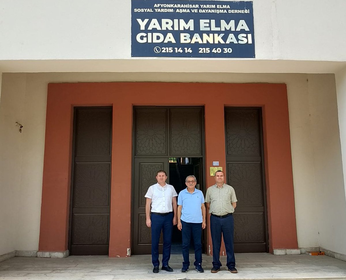 İlimizde Gıda Bankacılığı faaliyetini yürüten Afyonkarahisar Yarım Elma Sosyal Yardımlaşma ve Dayanışma Derneğini, Valiliğimiz Proje Koordinatörü Ali ERTÜRK ile birlikte ziyaret ederek dernek başkanı Erol ÖZTÜRK'den dernek faaliyetleri hakkında bilgi aldık.