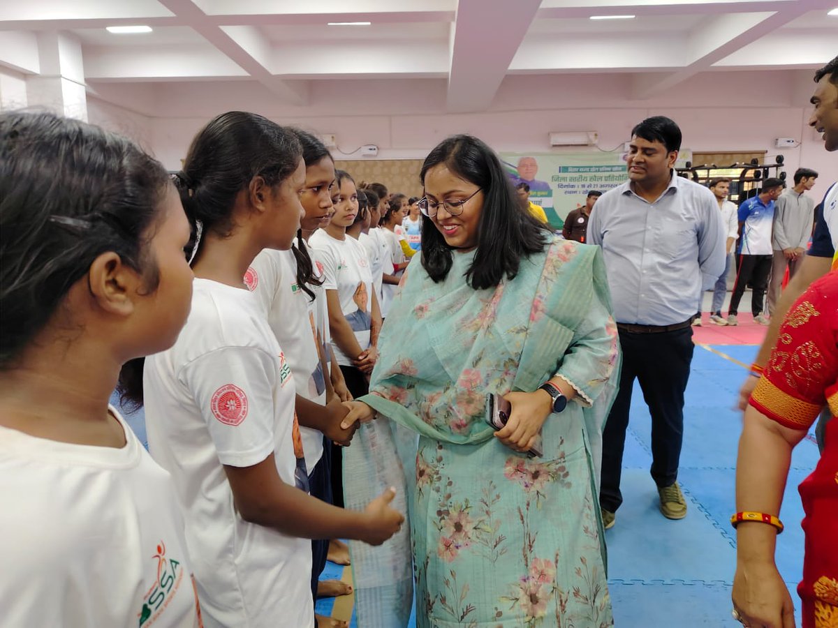 आज दिनांक 18 अगस्त 2025 को खेल विभाग, शिक्षा विभाग, बिहार राज्य खेल प्राधिकरण, पटना एवं जिला प्रशासन भोजपुर के संयुक्त तत्वावधान में आयोजित जिला स्तरीय "मशाल" खेल प्रतियोगिता का शुभारंभ खेल भवन, आरा में हुआ।