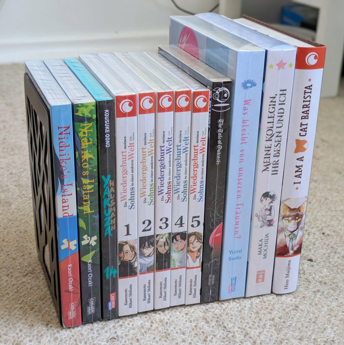 Ich würde gerne ein paar Mangas los werden, vielleicht finde ich so ja einen Abnehmer 😉 alle Mangas sind auf deutsch, in neuwertigem Zustand, Reihen sind komplett/abgeschlossen und werden nur zusammen verkauft.
Preise und Bilder im Thread 🧵
#mangaverkauf #mangaflohmarkt