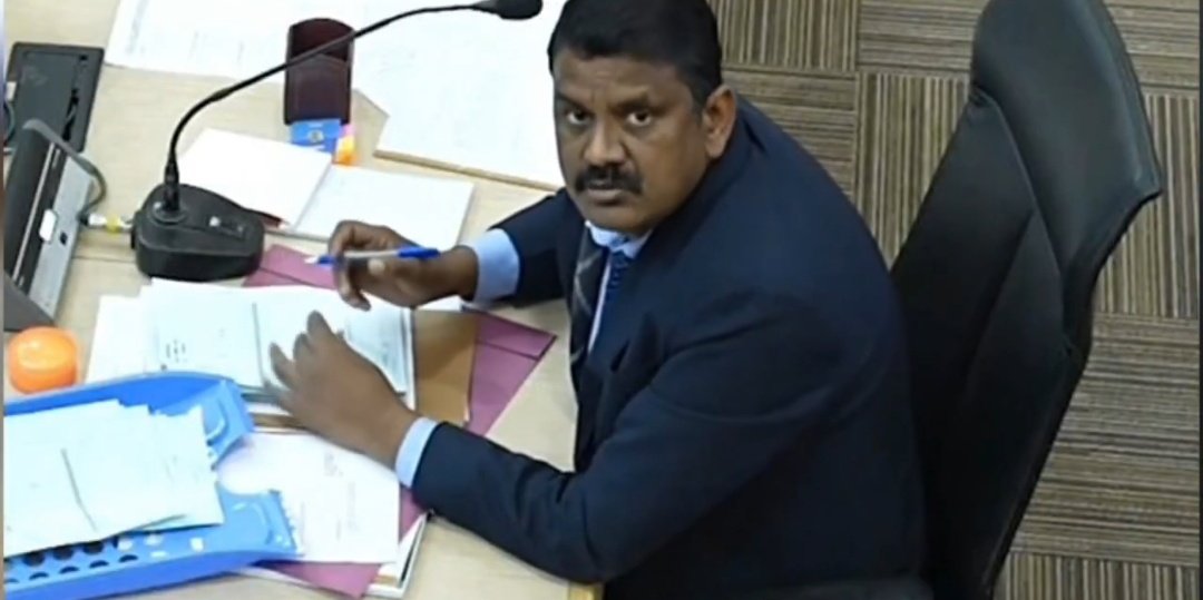 RoshanKrRaii's tweet photo. Always remember that this bast@rd was caught stealing votes on live camera and our  CJI Chandrachud left him with just a warning after giving lectures for hours. 

If he would have been severely punished that day, no ECI officer would dare get involved in Vote chori today. https://t.co/1jnF2sZQVC