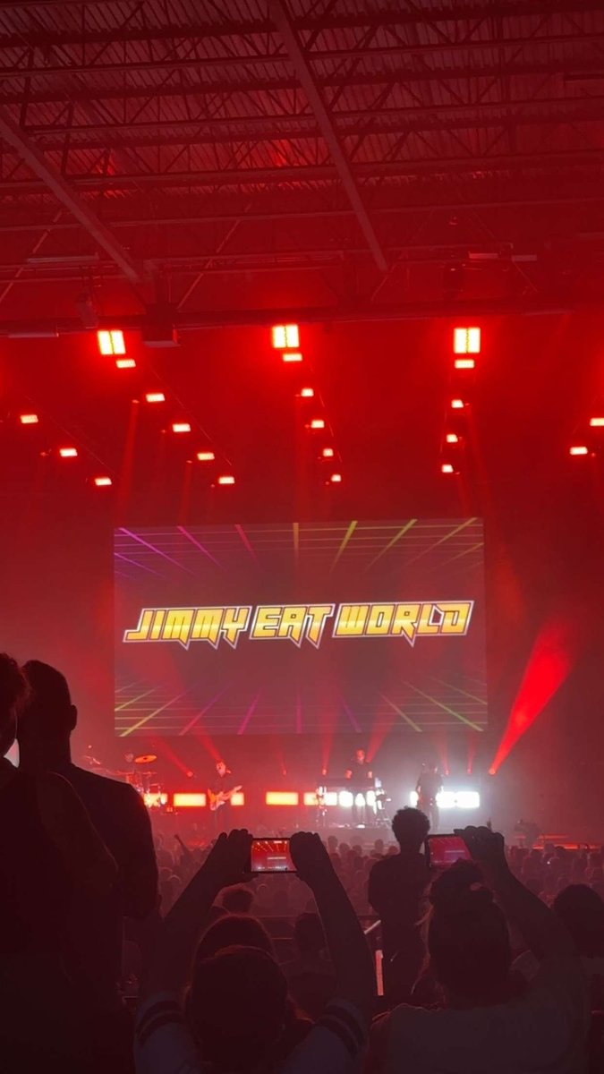 It's been a good weekend ☺️  went and saw Coheed and cambria with taking back Sunday and then The Offspring and Jimmy eat world last night. Got tickets to go see T pain in October. So excited